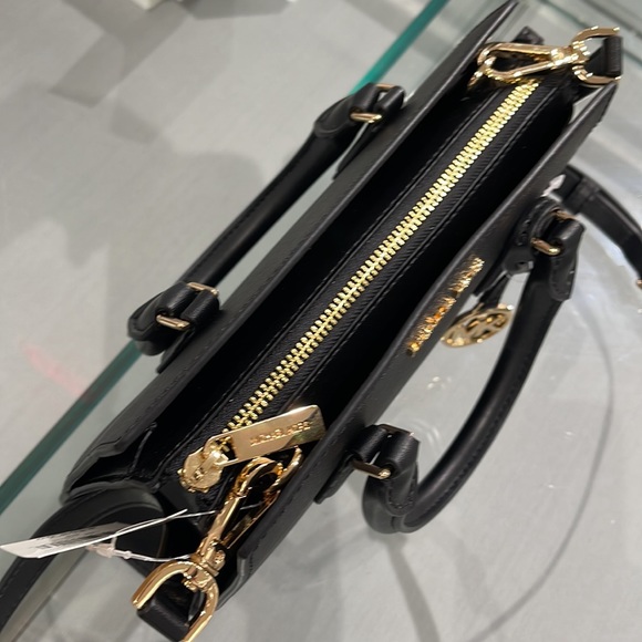 Michael Kors Sheila Small Center Zip Satchel Shoulder Crossbody Bag Non Leather - Picture 5 of 16